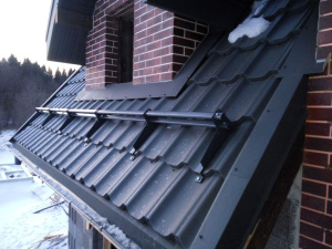 Установка снеговых барьеров