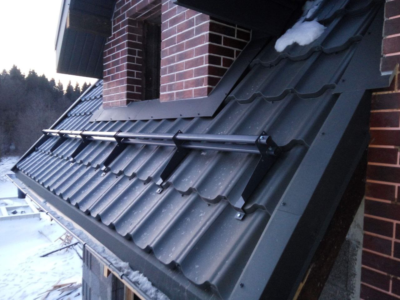 Установка снеговых барьеров