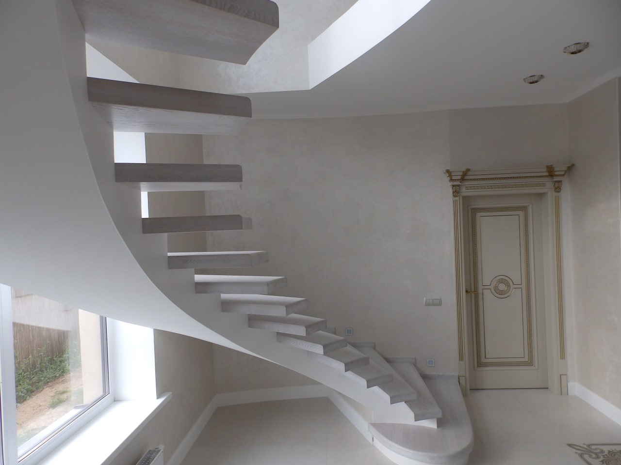 Лестницы на бетонном основании