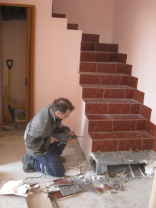 Демонтаж межэтажной лестницы