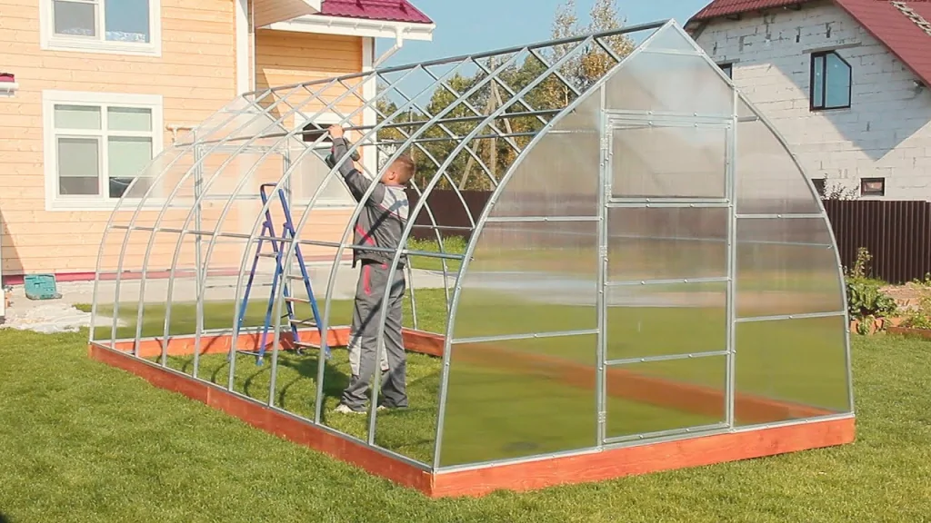 Сборка и монтаж теплицы