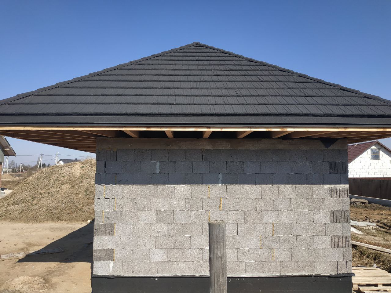 Монтаж гибкой кровли