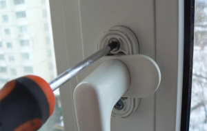 Регулировка, ремонт, замена аксессуаров, фурнитуры